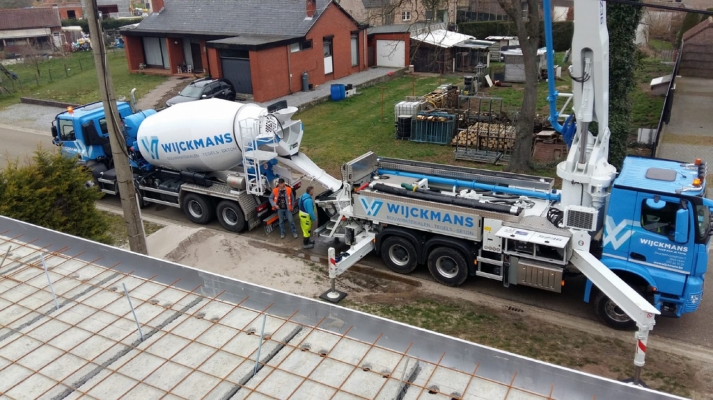 Giet zelf de betonfundering van je tuinhuis.